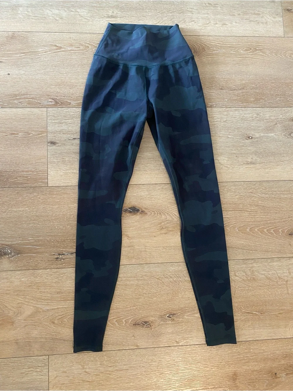 ALO Yoga women’s Camo leggings